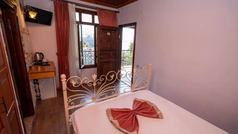 Double Room with Partial Sea View